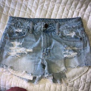 the cutest distressed american eagle shorts!!